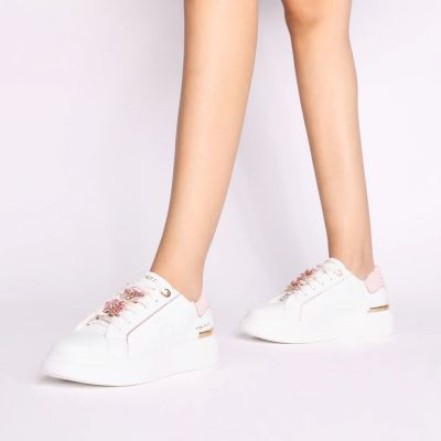 Дамски бели кожени спортни обувки TOSCA BLU