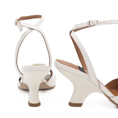 Дамски бежови кожени сандали ANGEL ALARCON