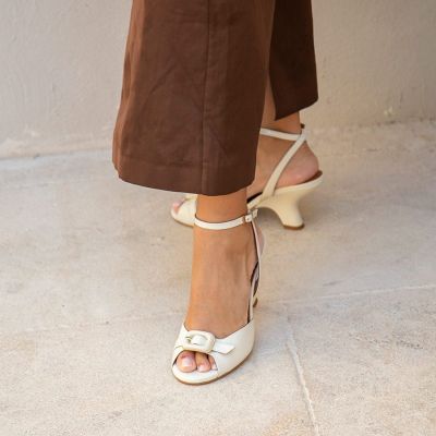 Дамски бежови кожени сандали ANGEL ALARCON