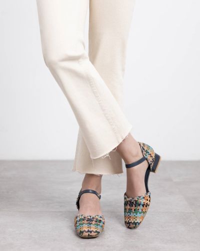 Дамски кожени плетени обувки CARMELA