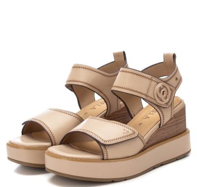 Дамски бежови сандали на платформа CARMELA