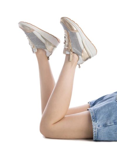 Дамски златисти маратонки CARMELA