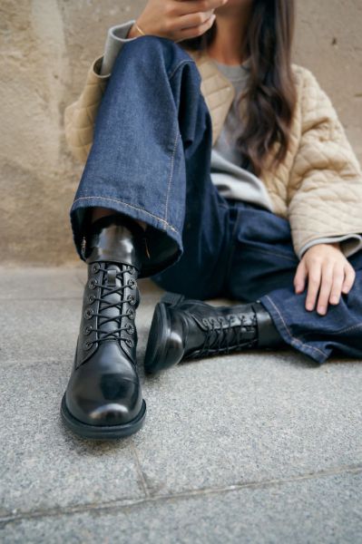 Дамски черни кожени боти REGARDE LE CIEL