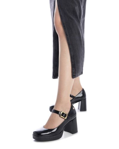 Дамски черни обувки лак CARMELA