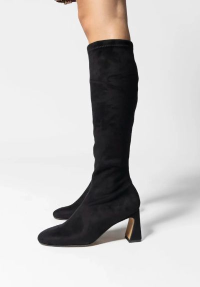 Дамски черни ластични ботуши ANGEL ALARCON