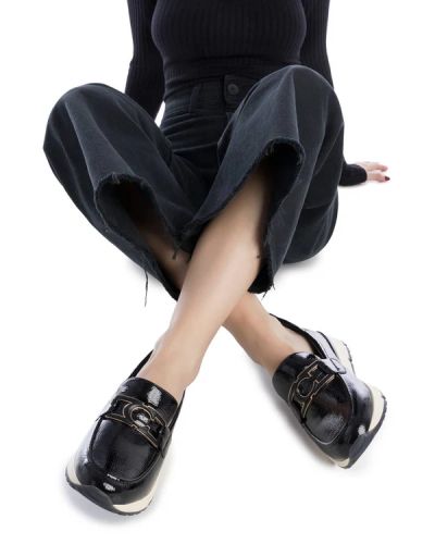 Дамски спортни мокасини лак CARMELA