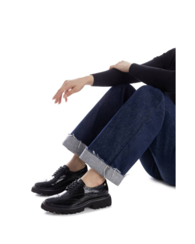 Дамски черни обувки лак CARMELA