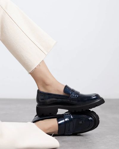 Дамски тъмносини мокасини лак CARMELA 