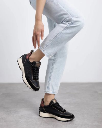 Дамски черни кожени маратонки CARMELA